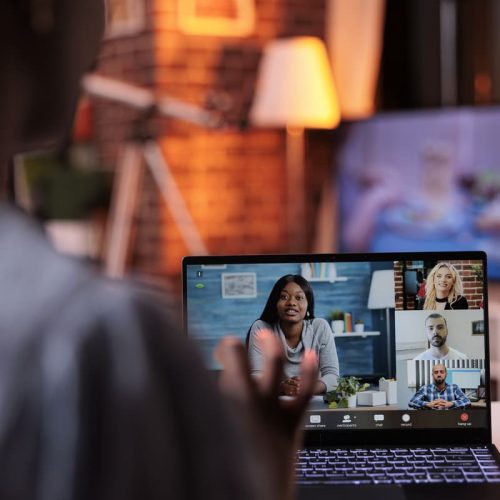 IA commerciale – Analyse des entretiens complexes pour générer décisions et plans d’action